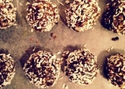 Caitlin’s Superfood Raw Balls