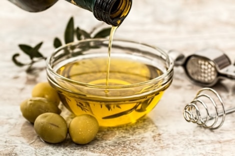olive oil in glasss