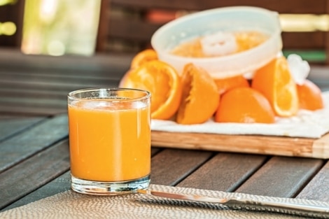 orange juice in a glass spikes blood sugar