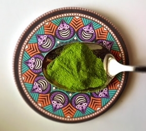 benefits of matcha green tea in spoon