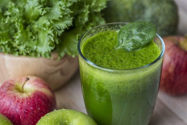 green smoothie containing oxalates